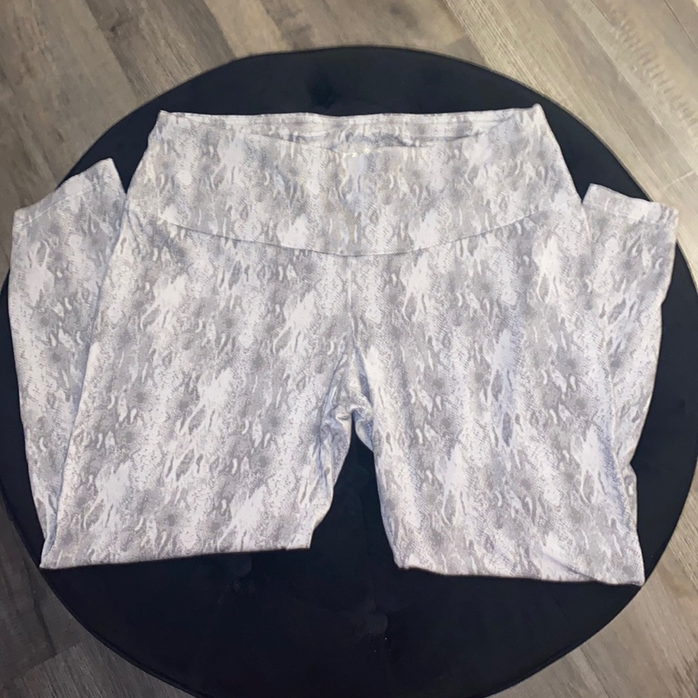 Very soft snake looking leggings